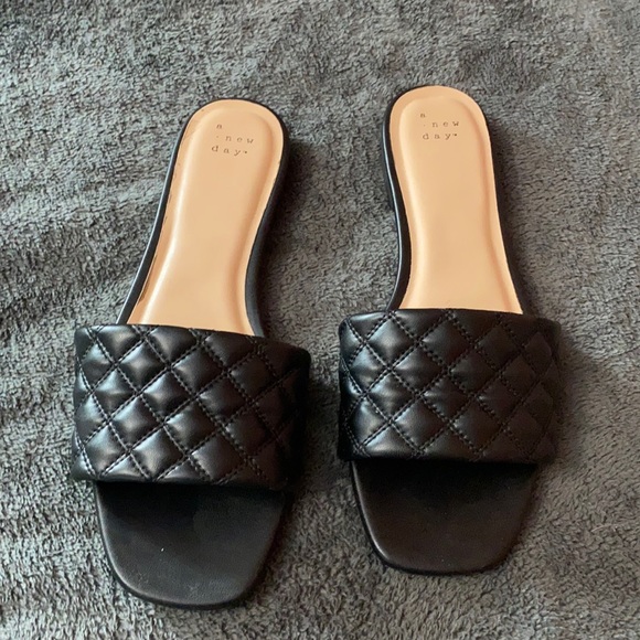 a new day Shoes - A new Day Size 10 Quilted slip on sandals